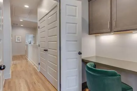 Holiday home Spacious Luxury Twin Homes, Walk To Everything! Nashville