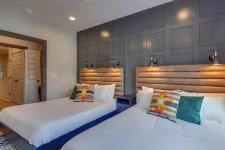 Spacious Luxury Twin Homes, Walk To Everything! Nashville 0*,  United States